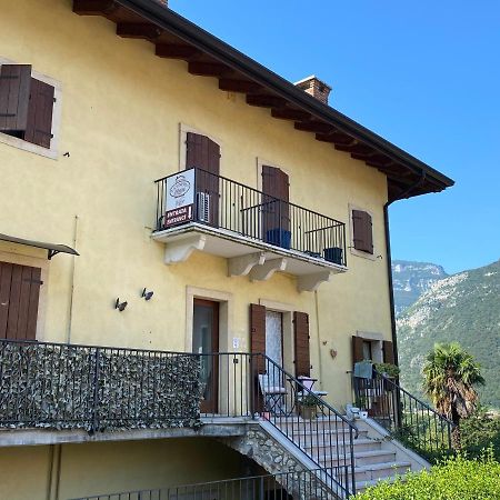 La Vineria House - Appartamento Yellow Dolcè Екстериор снимка